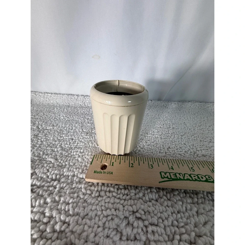 Vintage‎ Plastic Bathroom Cup Dispenser Fluted Cream Almond with Paper Cups